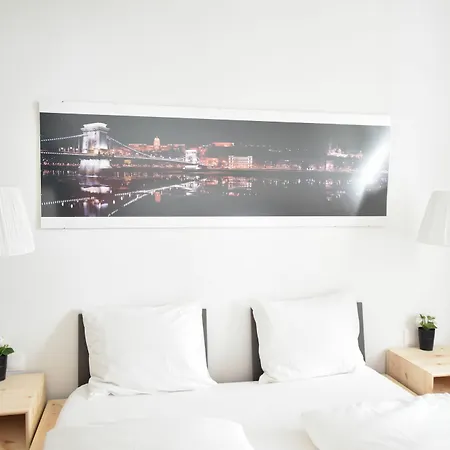 Hi5 - Luxury Suits Budapest