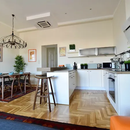 Hi5 - Luxury Suits Apartment Budapest