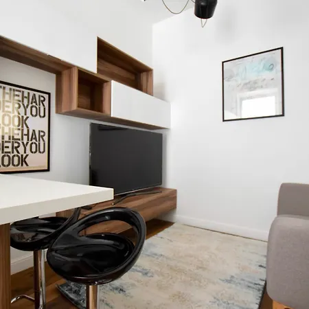 Hi5 - Luxury Suits Apartment Budapest
