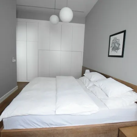 Hi5 - Luxury Suits Apartment *