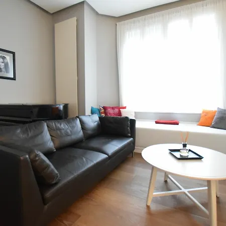 Hi5 - Luxury Suits * Budapest