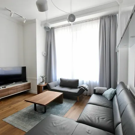 Hi5 - Luxury Suits * Budapest