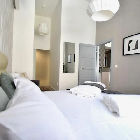 Hi5 - Luxury Suits Apartment