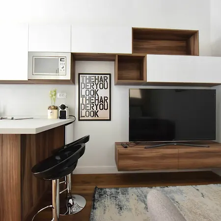 Hi5 - Luxury Suits Apartment Budapest