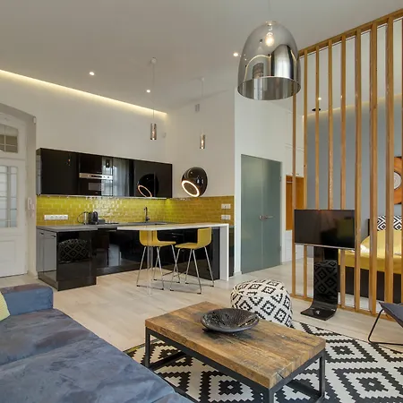 Hi5 - Luxury Suits * Budapest