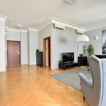 Hi5 - Luxury Suits Apartment Budapest