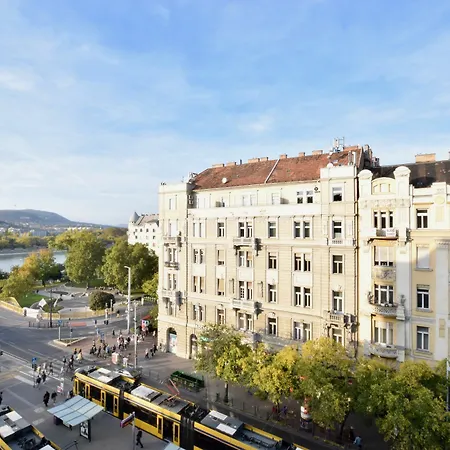 Hi5 - Luxury Suits Budapest