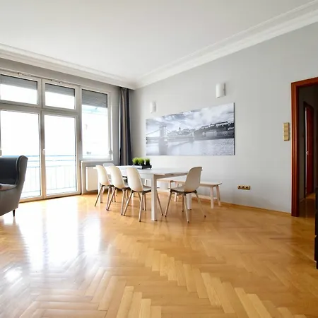 Hi5 - Luxury Suits * Budapest