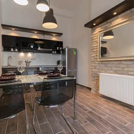 Hi5 - Luxury Suits * Budapest