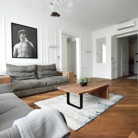 Hi5 - Luxury Suits * Budapest