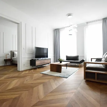 Hi5 - Luxury Suits Budapest