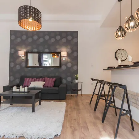 Hi5 - Luxury Suits * Budapest