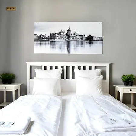 Hi5 - Luxury Suits Budapest