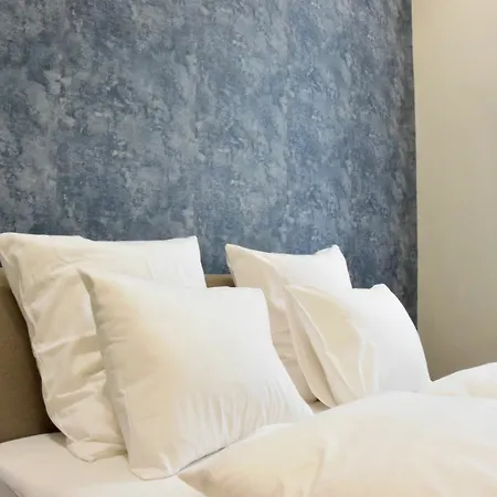 Hi5 - Luxury Suits * Budapest