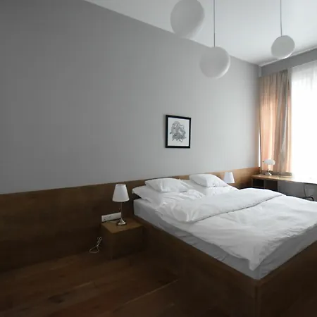 Hi5 - Luxury Suits Budapest