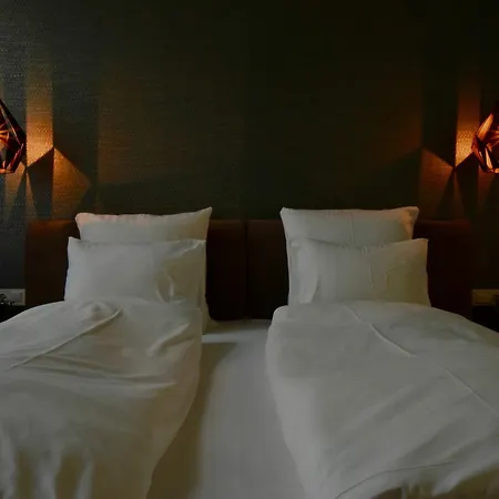 Hi5 - Luxury Suits * Budapest